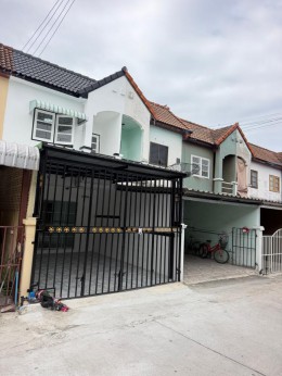 บ้านทาวน์โฮมสองชั้น ราคาดีในโซนบ้านบึง บ้านทาวน์โฮมสองชั้น ราคาดีในโซนบ้านบึง