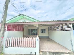 ขายบ้าย หมู่บ้านอัฐภิญญา พานทอง  จองก่อนรีโนเวท ขาย 1.9 ล้าน 